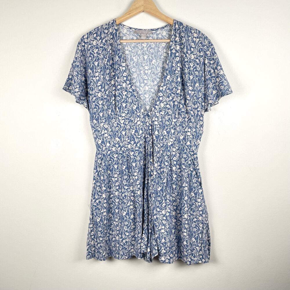 Chelsea28 Blue Floral Flutter Sleeve Romper Size M Flowy w/ Pockets